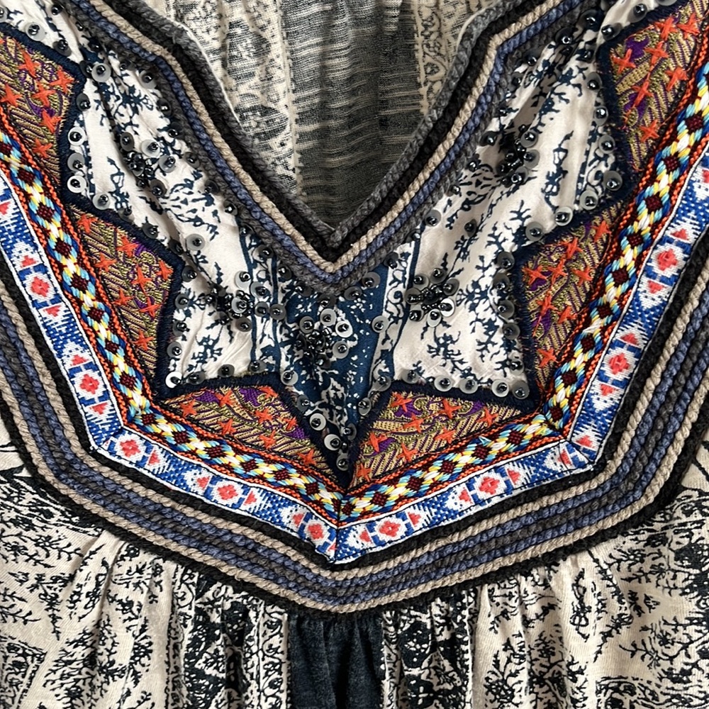 Akemi + Kin Anthropologie Top! - Picture 3 of 4